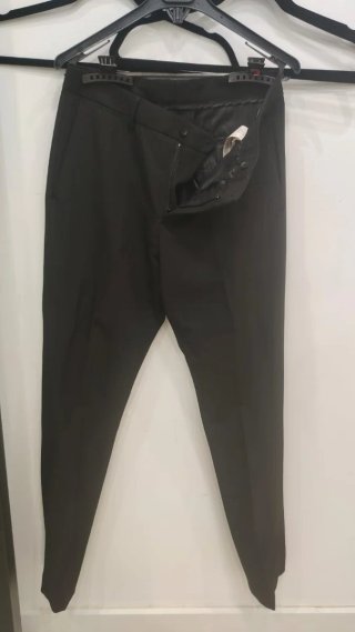 Traje de hombre negro nuevo