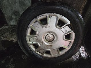 Ruedas de coche con tapacubos Ford