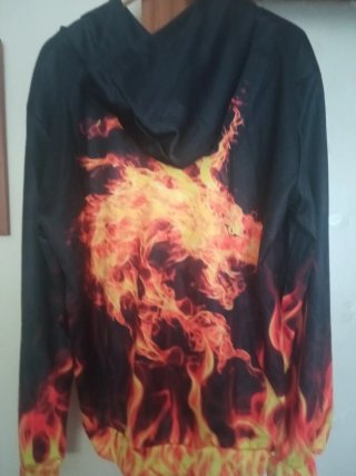 Sudadera con estampado de dragón de fuego