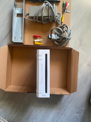 Nintendo Wii completa + 4 controller + 4 giochi — 119€