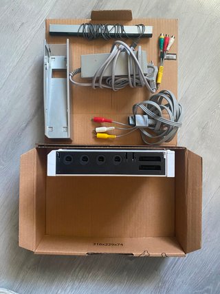 Nintendo Wii completa + 4 controller + 4 giochi — 119€