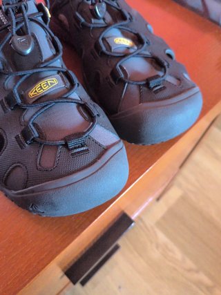 Chanclas Keen Negras