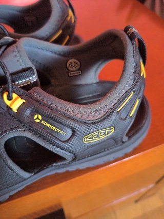 Chanclas Keen Negras