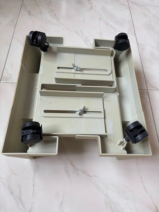 Soporte con ruedas para torre PC