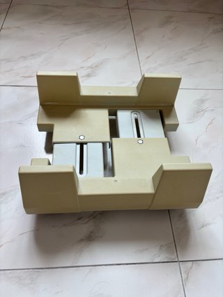 Soporte con ruedas para torre PC