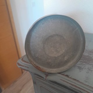 Jarra antigua de metal