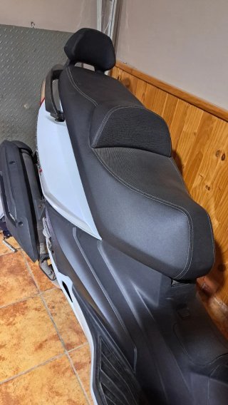 Moto Scooter SYM Joymax 300i Blanca