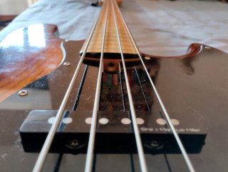 Bajo fretless Marcus Miller V7