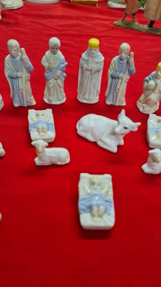 19 Figuras Belén Porcelana