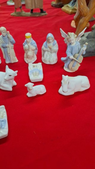 19 Figuras Belén Porcelana