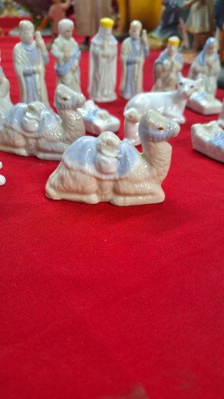 19 Figuras Belén Porcelana
