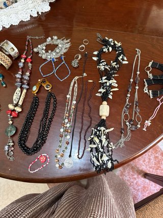 Lote bisutería: collares, pulseras y pendientes