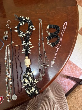Lote bisutería: collares, pulseras y pendientes