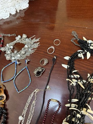 Lote bisutería: collares, pulseras y pendientes