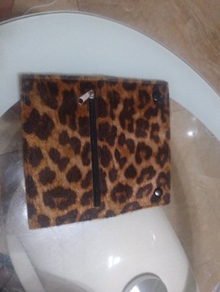 Cartera con estampado de leopardo