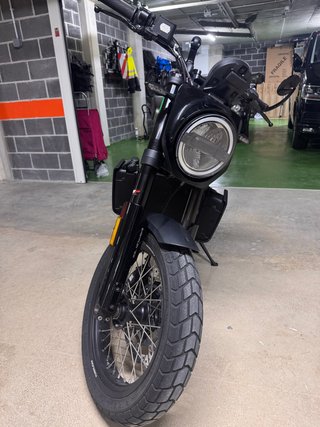 Husqvarna Svartpilen 701