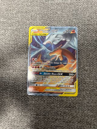 Carta Pokémon Reshiram & Charizard GX TAG TEAM