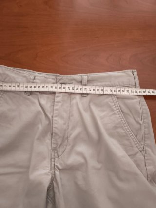 Pantalón corto beige hombre
