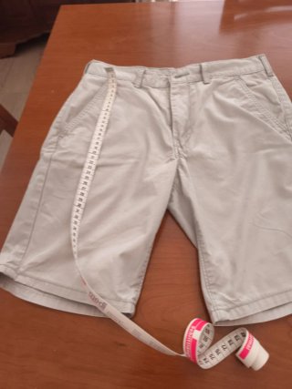Pantalón corto beige hombre