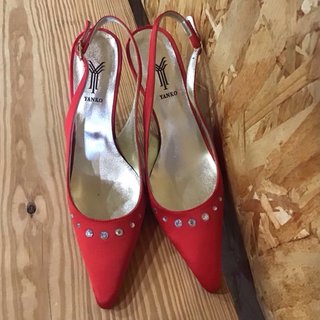 Zapatos de fiesta rojos con pedrería