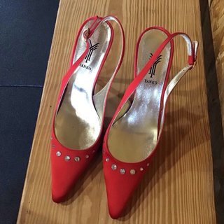 Zapatos de fiesta rojos con pedrería
