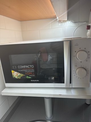 Microondas Taurus Compacto 700W 20L
