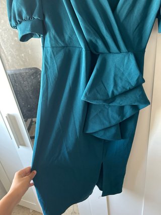 Vestido azul con arreglo
