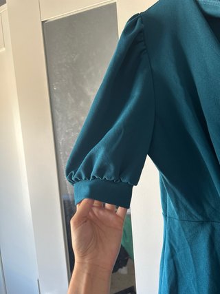 Vestido azul con arreglo