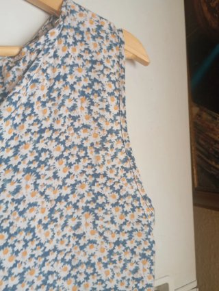 Blusa floral sin mangas