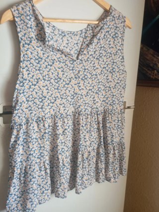 Blusa floral sin mangas