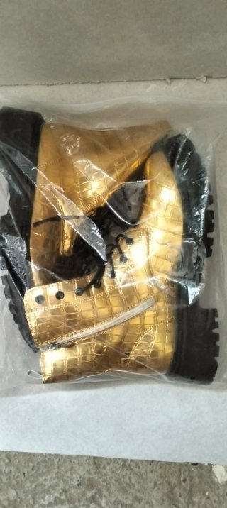 Botas militares doradas efecto piel cocodrilo