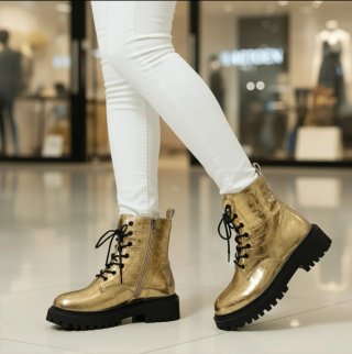 Botas militares doradas efecto piel cocodrilo
