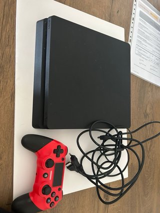 PS4 (PlayStation 4) con Mando Rojo