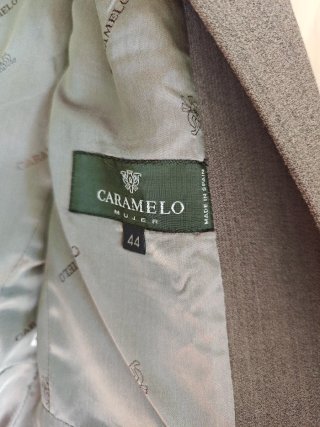 Traje chaqueta y falda marrón