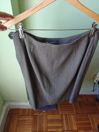 Traje chaqueta y falda marrón