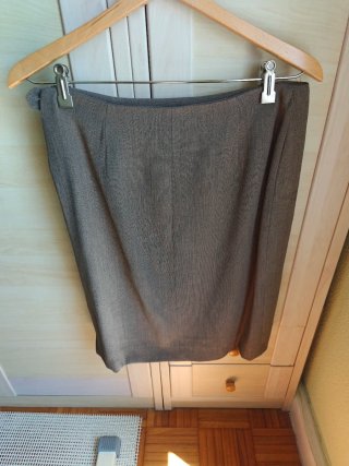 Traje chaqueta y falda marrón