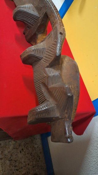 Yugo Vasco Antiguo Madera Tallada