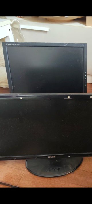 Lote 3 Pantallas de PC (2 negras, 1 plateada)