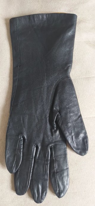 Guantes de piel negros