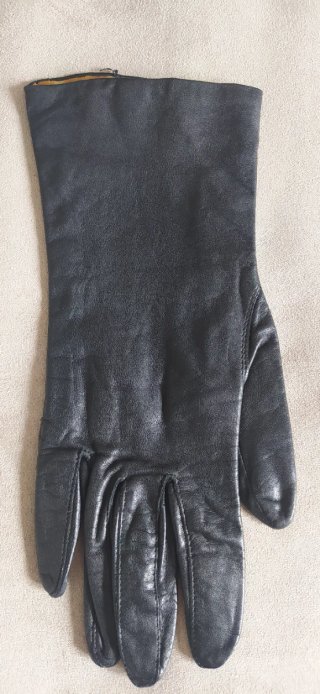 Guantes de piel negros