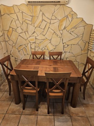 Mesa de comedor de madera con 6 sillas