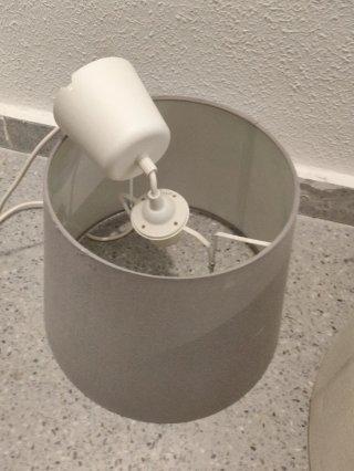 Lámpara de tela beige y gris