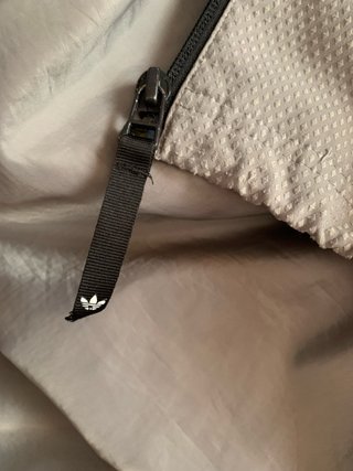 Chaqueta Adidas Verano Gris y Blanca como nueva
