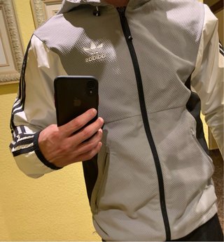 Chaqueta Adidas Verano Gris y Blanca como nueva