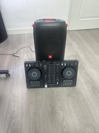 Controlador DJ Pioneer y Altavoz JBL