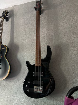 Bajo zurdo Dean Edge