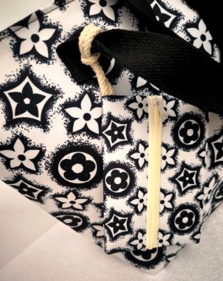 Bolso de playa blanco y negro