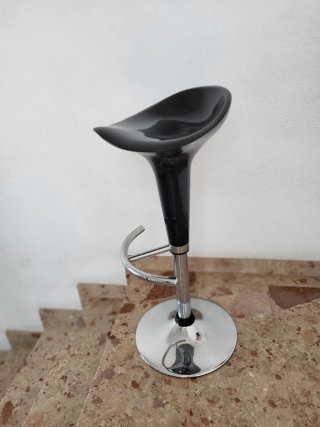 Taburete de barra negro y plateado (no se envía)