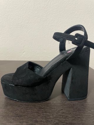 Zapatos de tacón negros