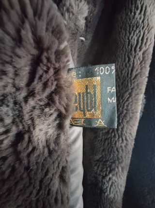 Abrigo de pelo marrón oscuro Marca Gumor